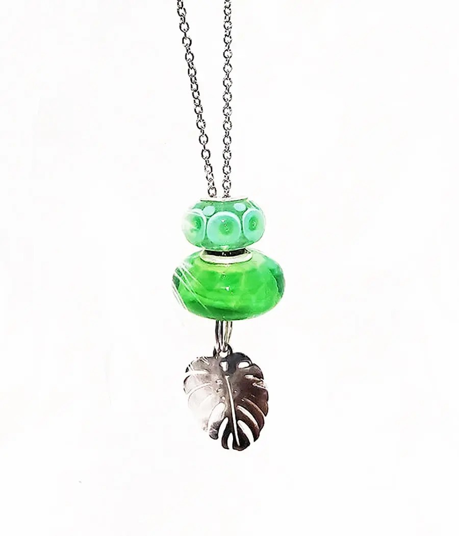 Collier sautoir et charms...