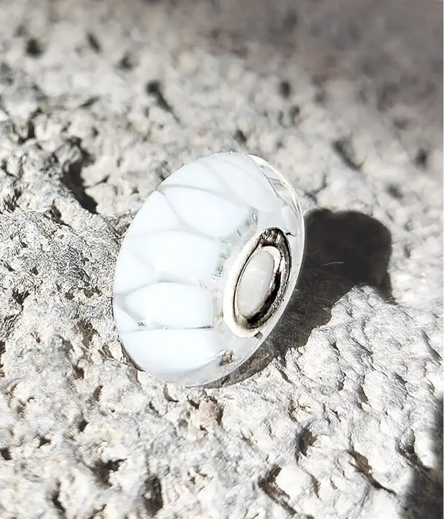 Charm blanc artisanal en...
